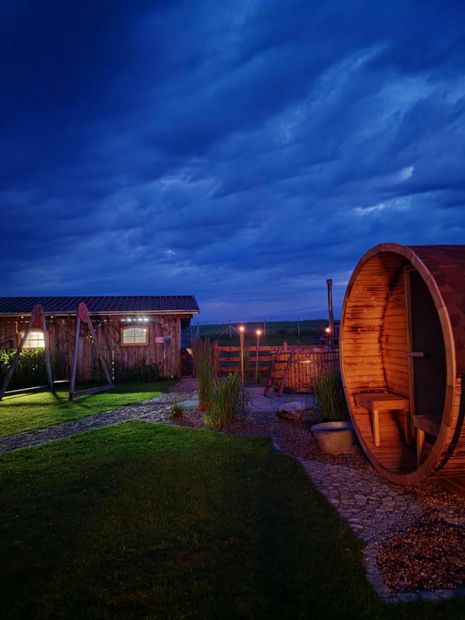 Agroturystyka Kaszuby Villagehome Borzytuchom Exterior foto
